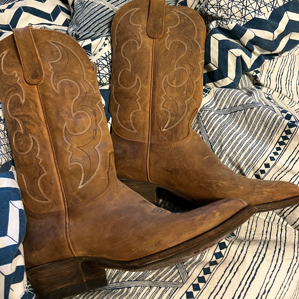 Brand new. Only worn to try on.